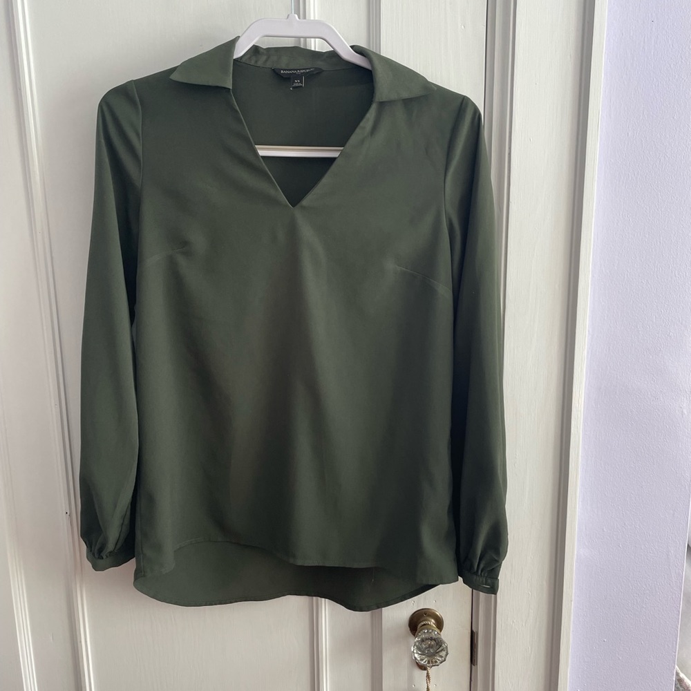 Banana Republic Army Green Blouse. Size XS. Very good condition. So nice!